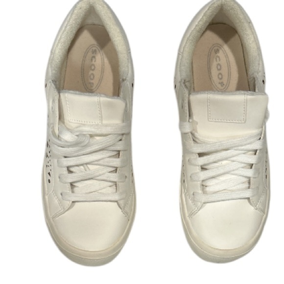 Scoop white sneakers, preowned in excellent condition, size 7. - Picture 2 of 7
